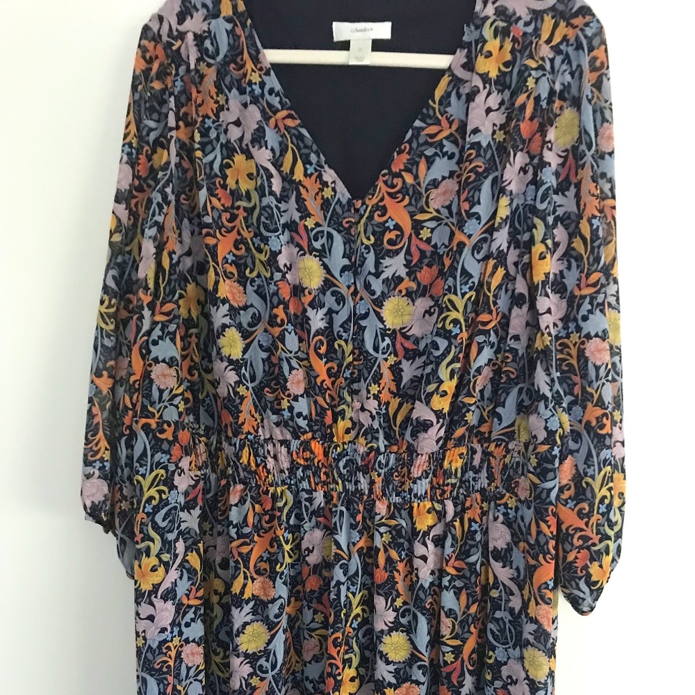 Beautiful Print Long Sleeved Midi-Dress